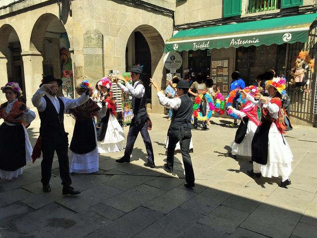 3º DÍA (DOMINGO): LUGO Y REGRESO - GALICIA CON NIÑOS (7)