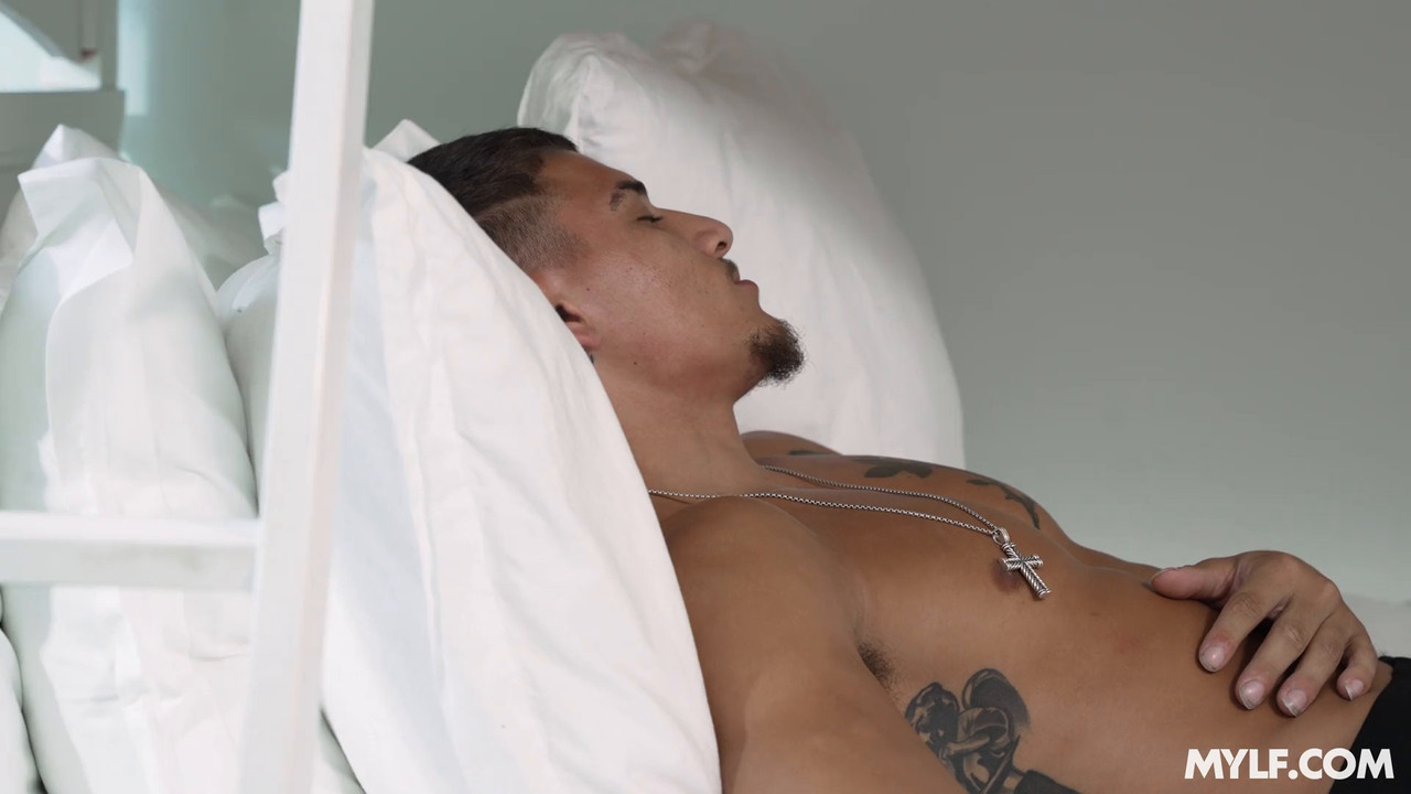 Jennifer White - Empty Nest Part 3 - MYLF.mkv.0004