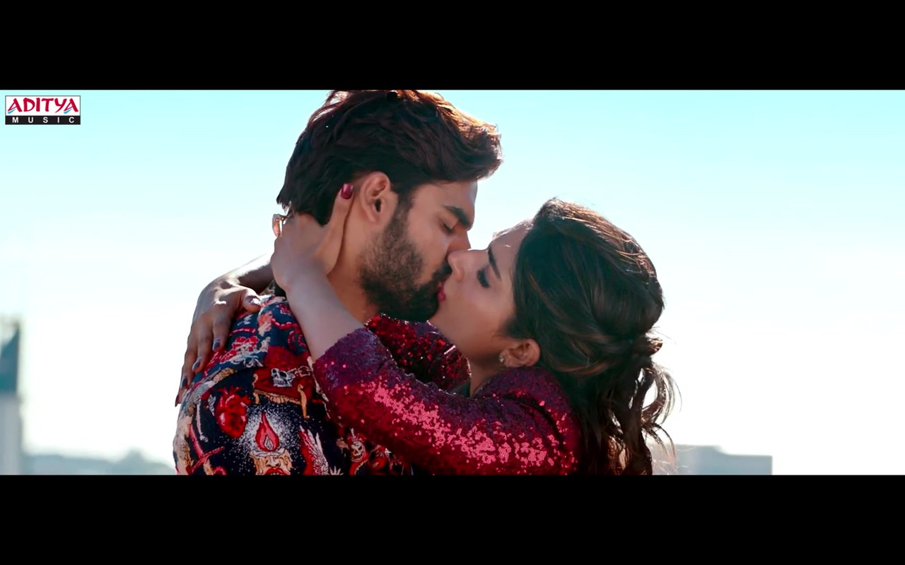 [Image: Anagha-HOT-lip-lock-REFT-27.jpg]