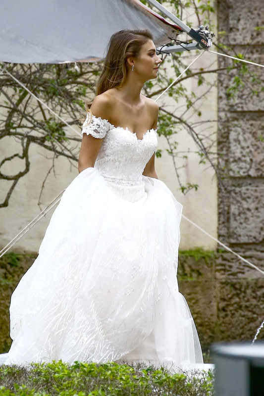 lorena-rae-on-the-set-of-a-wedding-themed-photoshoot-in-miami-01