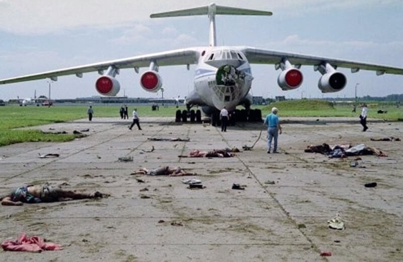 Катастрофа самолёта Су-27Б на авиашоу во Львове - страшные факты Катастрофа самолёта Су-27Б на авиашоу во Львове - страшные факты