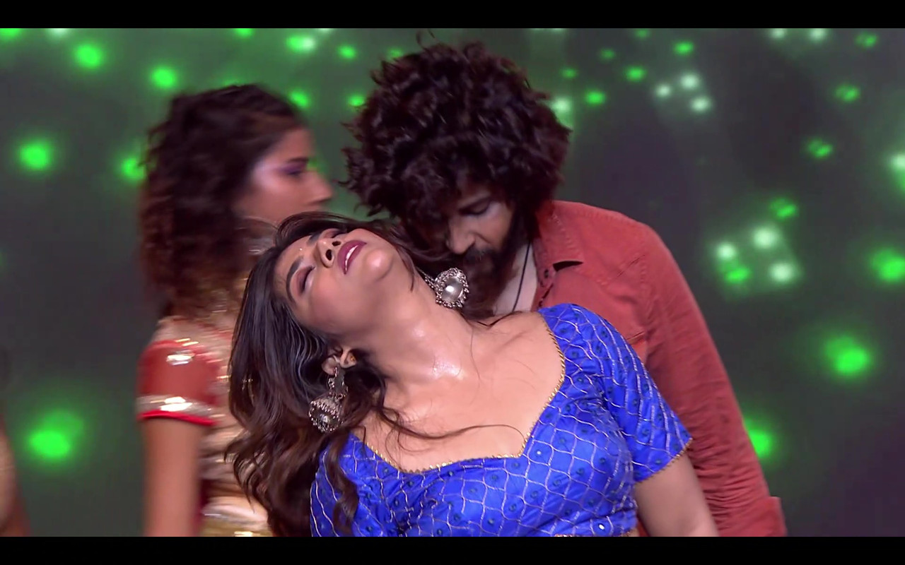 [Image: vlcsnap-2025-11-04-18h04m00s263.jpg]