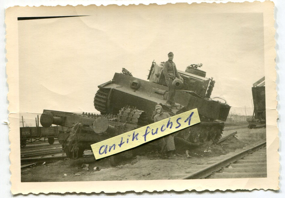 schwerer Panzer vom Typ VI Tiger auf Eisenbahn-Anhänger im 2.WK