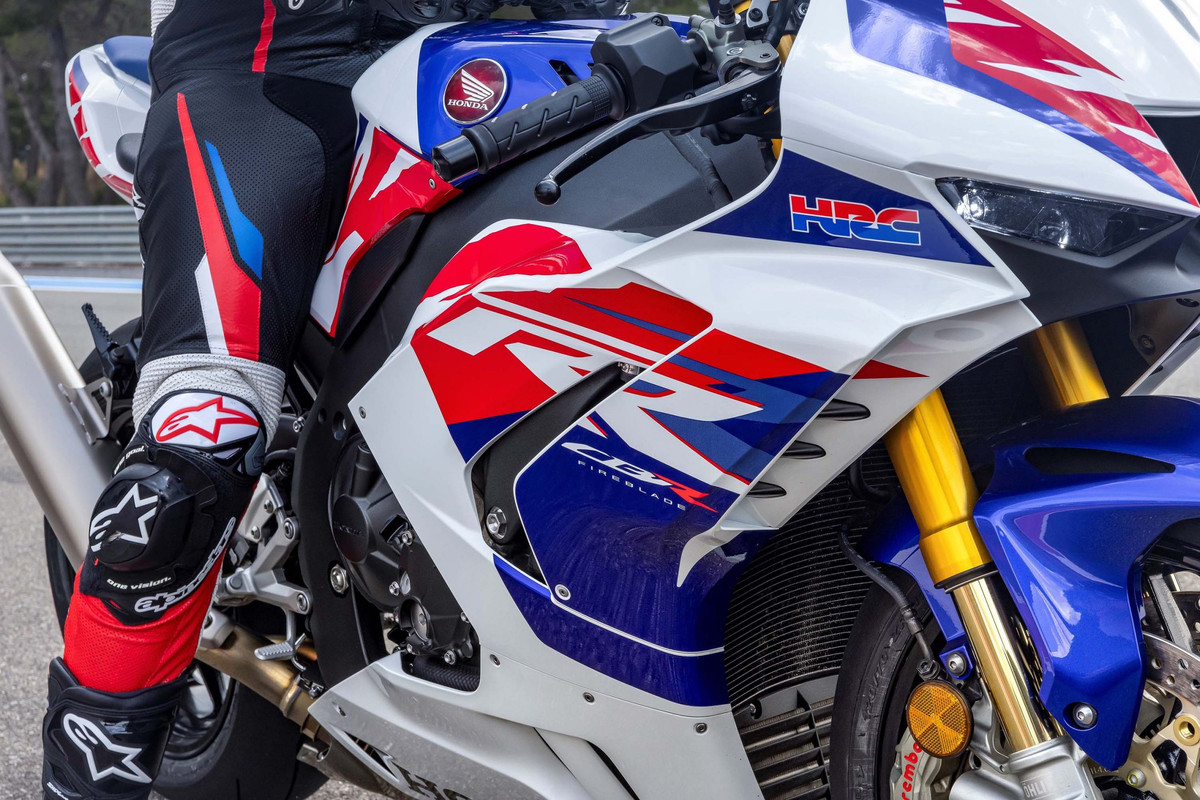 Спортбайк Honda CBR1000RR-R Fireblade SP 30th Anniversary 2022