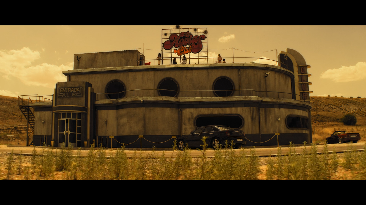 Sky.Rojo.S01E01.Divano.In.Similpelle.Rossa.iTALiAN.MULTi.1080p.WEB.x264-MeM.mkv_snapshot_06.14_[2021