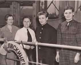 Women-crew.jpg