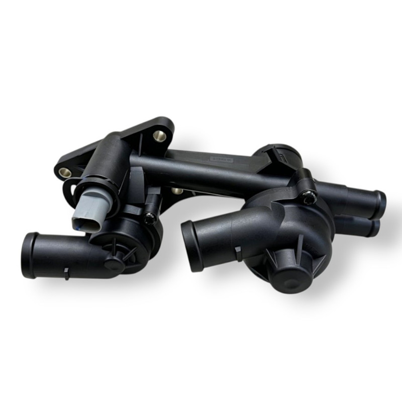 Volkswagen Audi Coolant Thermostat Housing Assembly for Polo Sedan Vento 1.6 MPI Golf MK6 Jetta 1.4 TSI Passat Tiguan EA111 (OE: 03C121111AM / 03C121111P / 03C121111M / 03C121111AG)