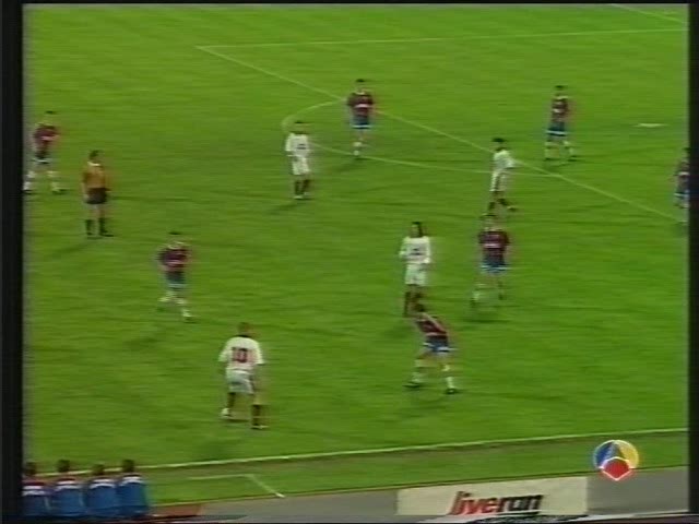 Copa de la UEFA 1995/1996 - Final - Ida - Bayern Múnich Vs. Girondins de Burdeos (480p) (Castellano) 3