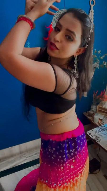 Sexy Desi Girl Big Deep navel in workout dress.divx_snapshot_01.40.321