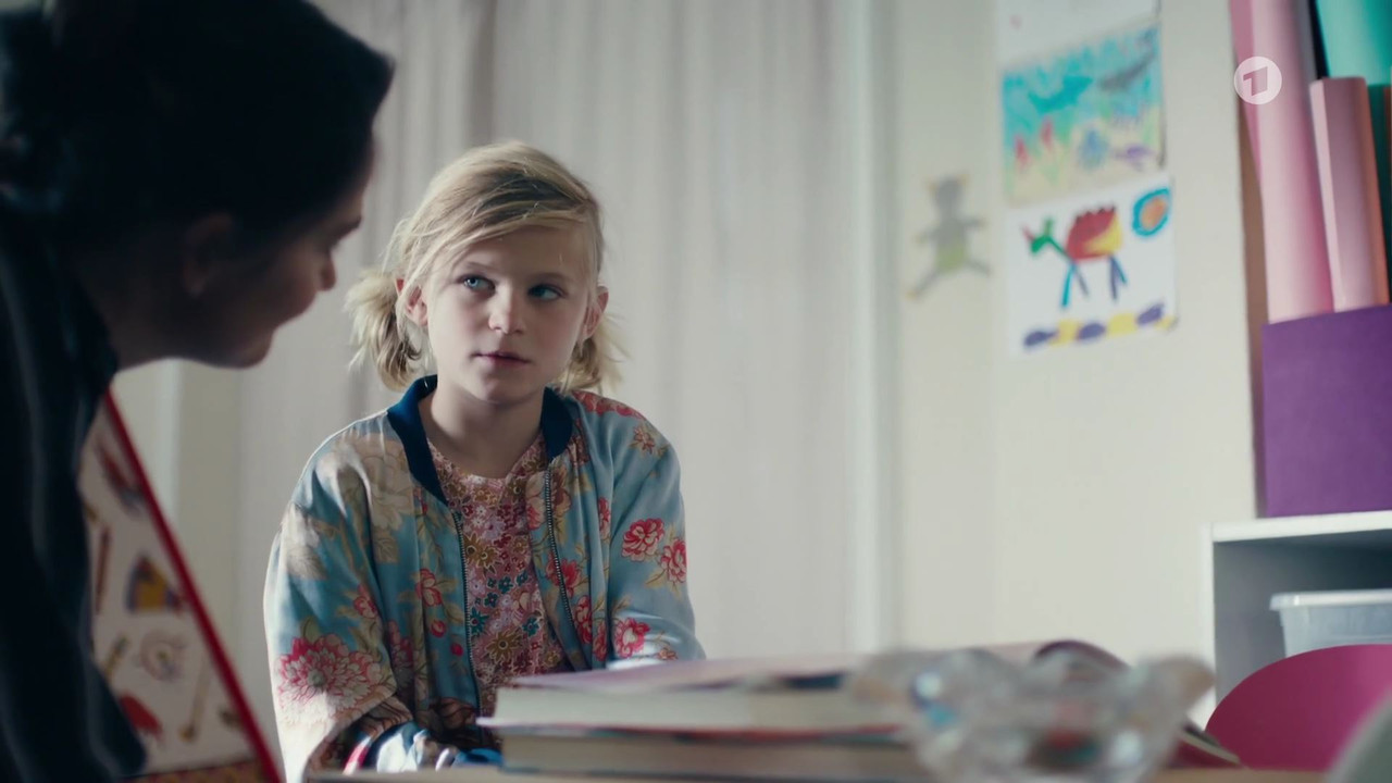 Einfach Nina (2022)_00_47_53_00_191