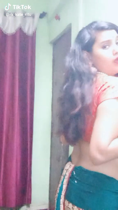 marathi girl sexy belly and navel.mp4_snapshot_00.00.847