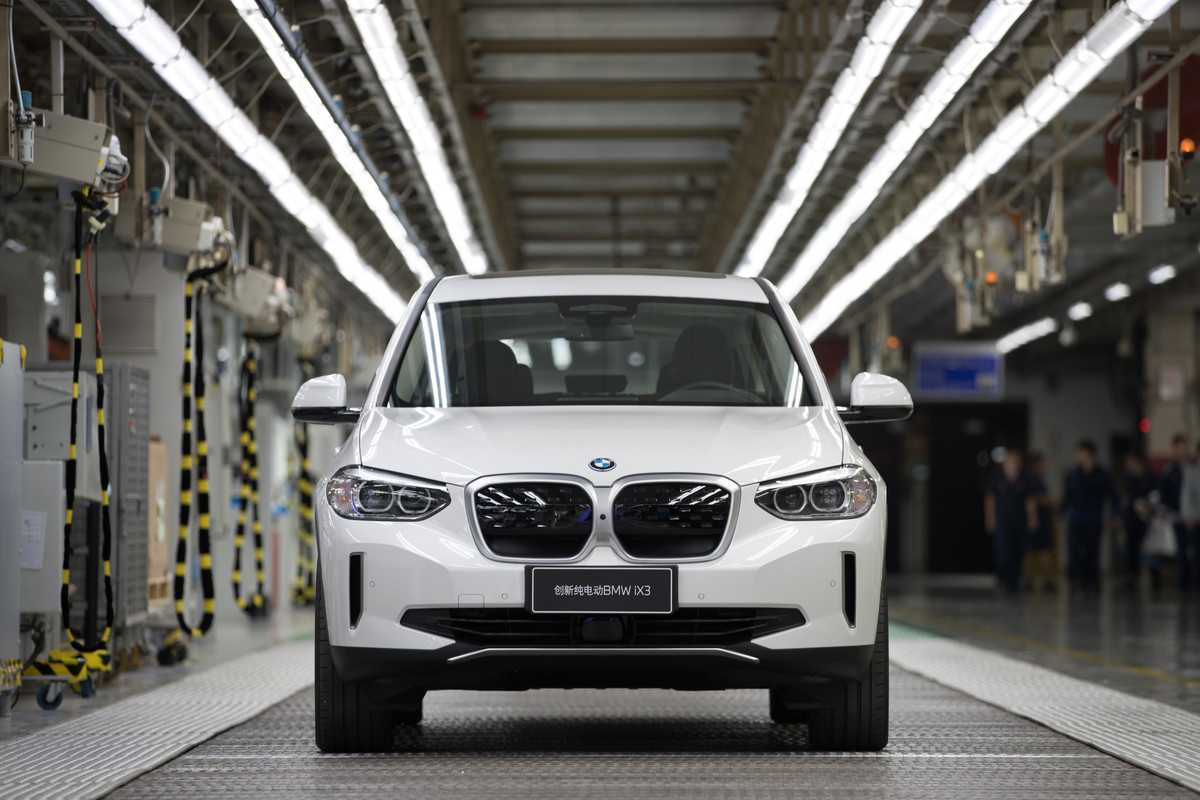 P90402369_highRes_first-bmw-ix3-comes-