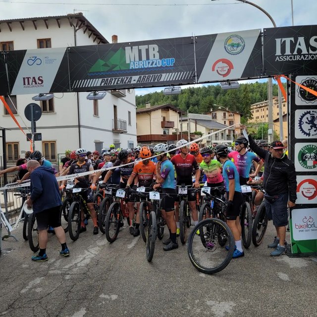 Il circuito Mtb Abruzzo Cup premia ad Aielli i suoi protagonisti insieme all’Abruzzo XCO Race e alla Trimarathon degli Appennini