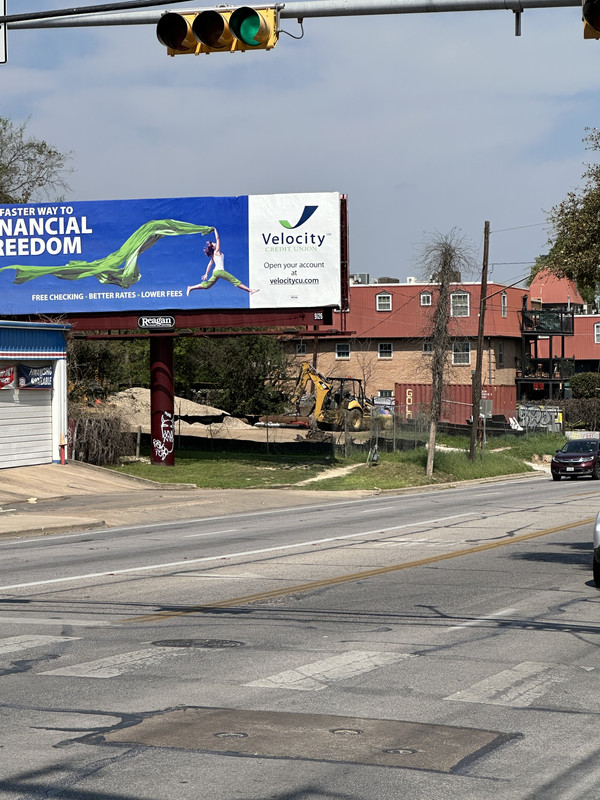 7B356E27-1772-4874-9F2B-28A34F04D32D