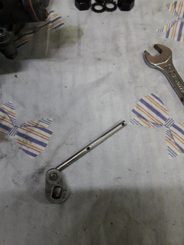 Levier de pompe a essence carbu 32 PBIC