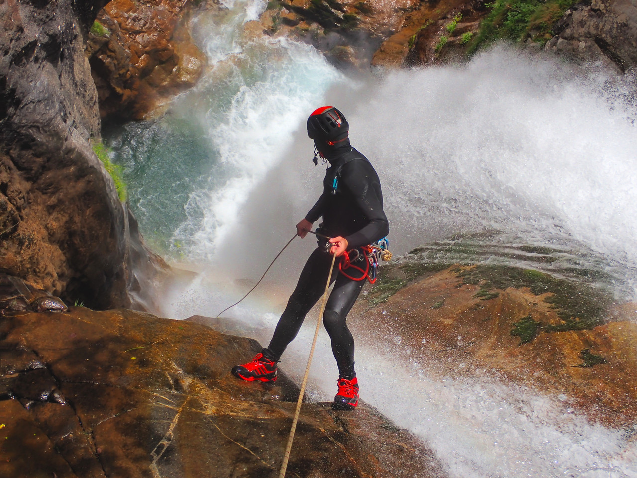 Stage de formation au canyoning dans les Pyrénées avec Ossau de l'eau