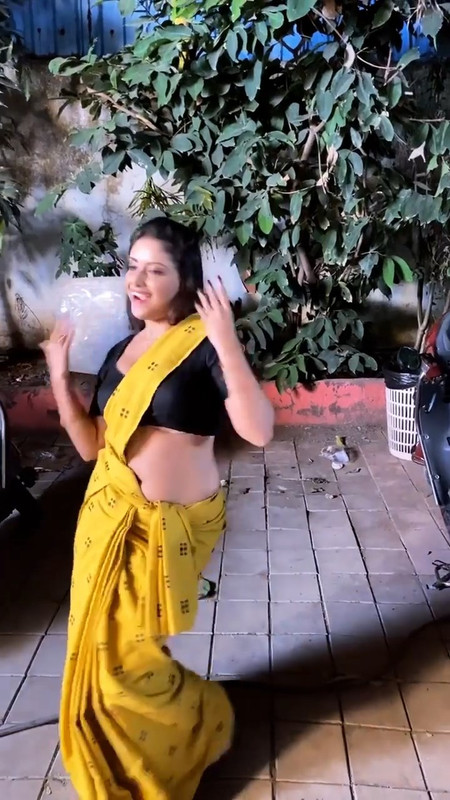 Sneha Paul Sexy navel and boobs in yellow saree.mp4_snapshot_00.20.331