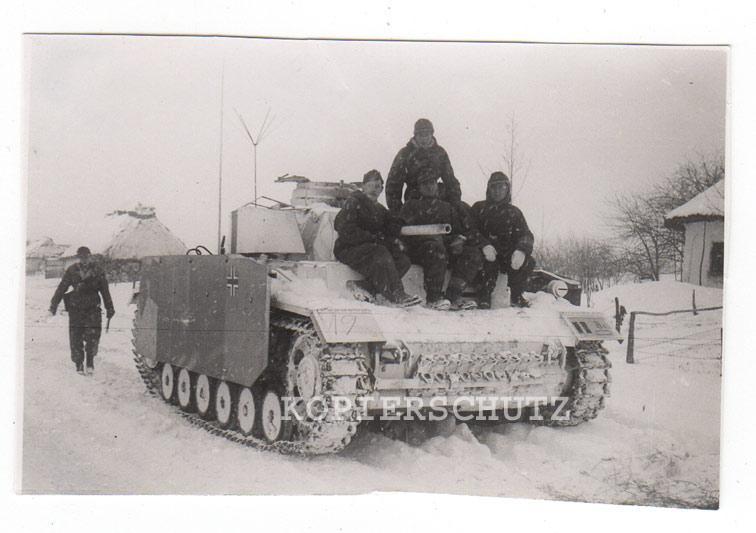 Foto deutscher Panzer III Seitenschürze  Schneet
