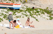 Edita-Vilkeviciute-Sigute-Krilaviciute-On-the-Beach-in-St.-Barts-April-3-2014-121-gigapixel-low_res-