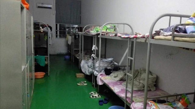 Как живут и сколько зарабатывают сборщики iPhone в Китае