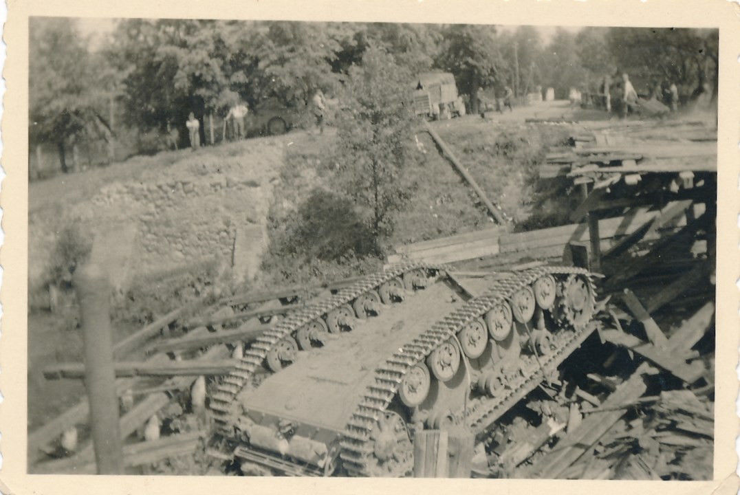 Or. Foto panzer Tank von Brücke gestürzt NR.
