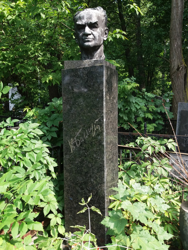 3096px-Grave_of_Ivan_Bahmut_(2019-07-25)_01