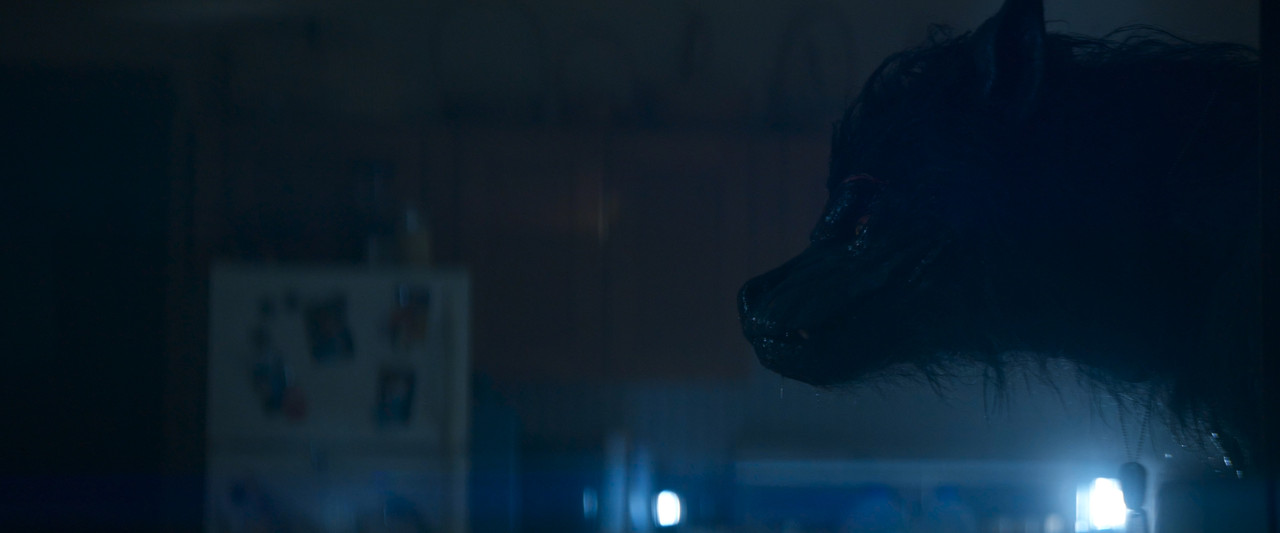 Werewolves 2024 2160p ViE AMZN WEB-DL DDP5.1 HDR H265-NM21ViE.mkv_snapshot_01.25.39.134