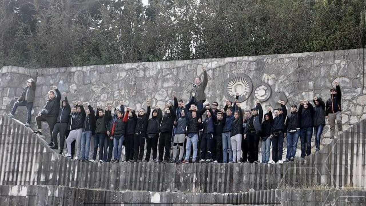 12220689-D248-4F38-A95D-1157AEC2F233