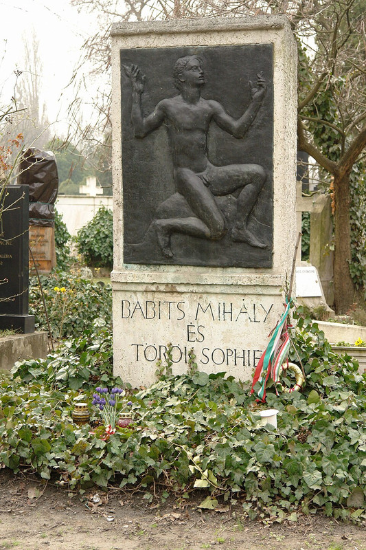 Tanner_Ilona,_költőnevén_Török_Sophie_és_Babits_Mihály_sírja