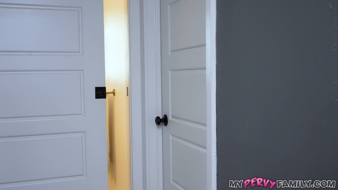 Shay Sights - Shhh… Online Dating Sucks - MYPERVYFAMILY.mp4.0006