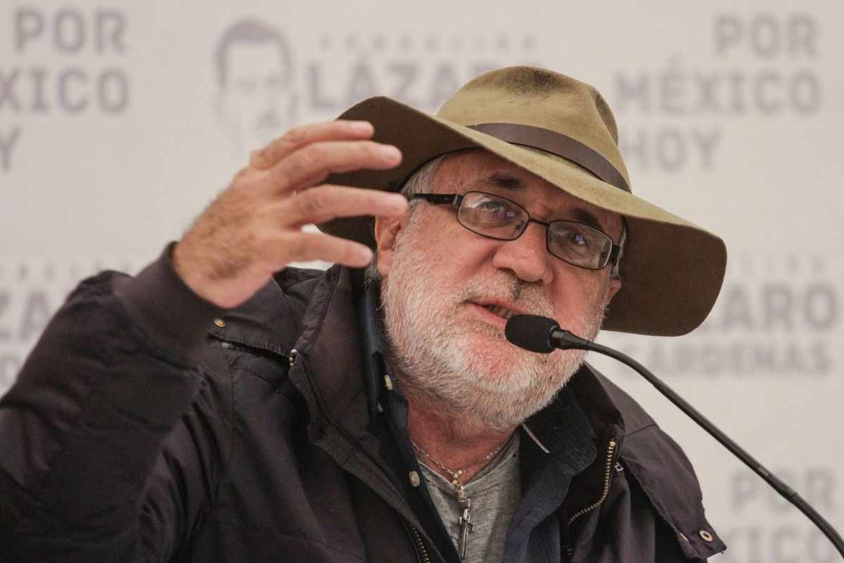 Javier Sicilia aseguró que AMLO no quiso aceptar su beso 