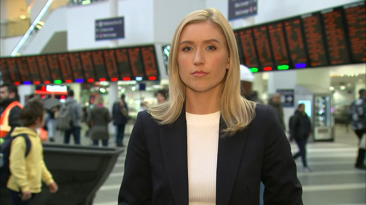 ITV Evening News_20220419_18301930.ts_snapshot_00.23.18.566