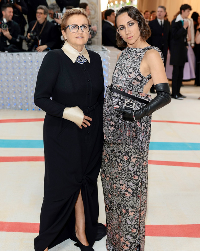 Fendi, l'omaggio a Lagerfeld con la mostra e sul red carpet del Met Gala 2023 Fendi, l'omaggio a Lagerfeld con la mostra e sul red carpet del Met Gala 2023