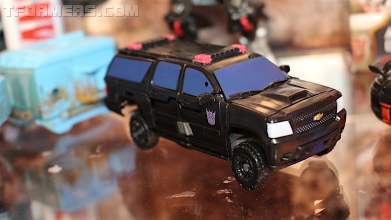 MORE Transformers Showroom Images Trypticon, Tit