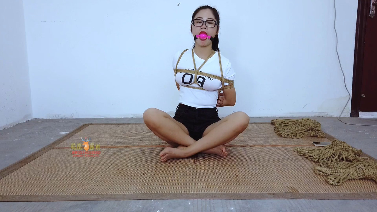 晓鹿绳艺 露露被海老缚.mp4_20201206_185218.679