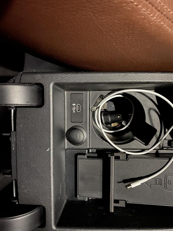 USB plug in glove box - BMW 1 Series Coupe Forum / 1 Series