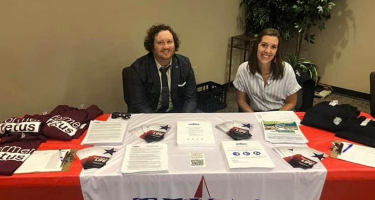 Activista antiaborto es detenido por intentar violar a un niño en Texas