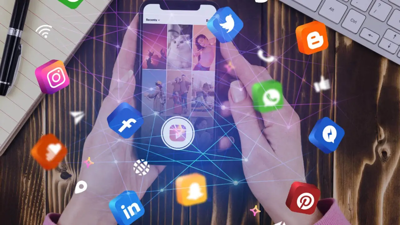  Social Media