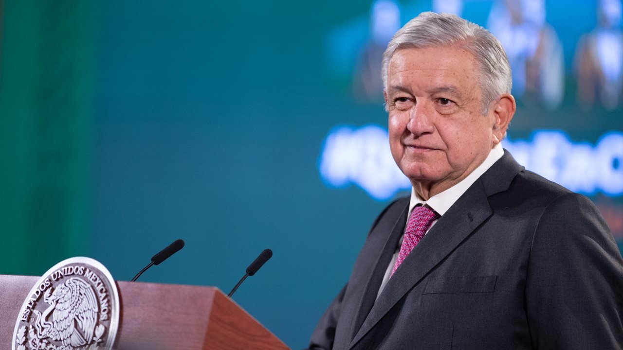 AMLO denuncia la guerra sucia y época de mentiras en México