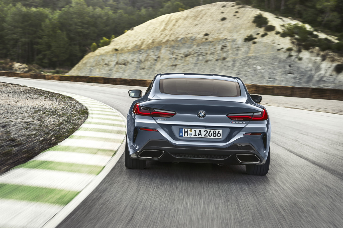 P90306612_highRes_the-all-new-bmw-8-se