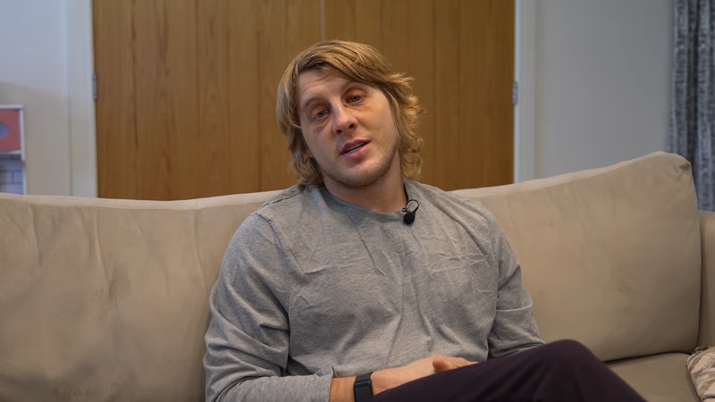 Пади Пимблет спечели уважението на феновете в битката с Джъстин Гейджи