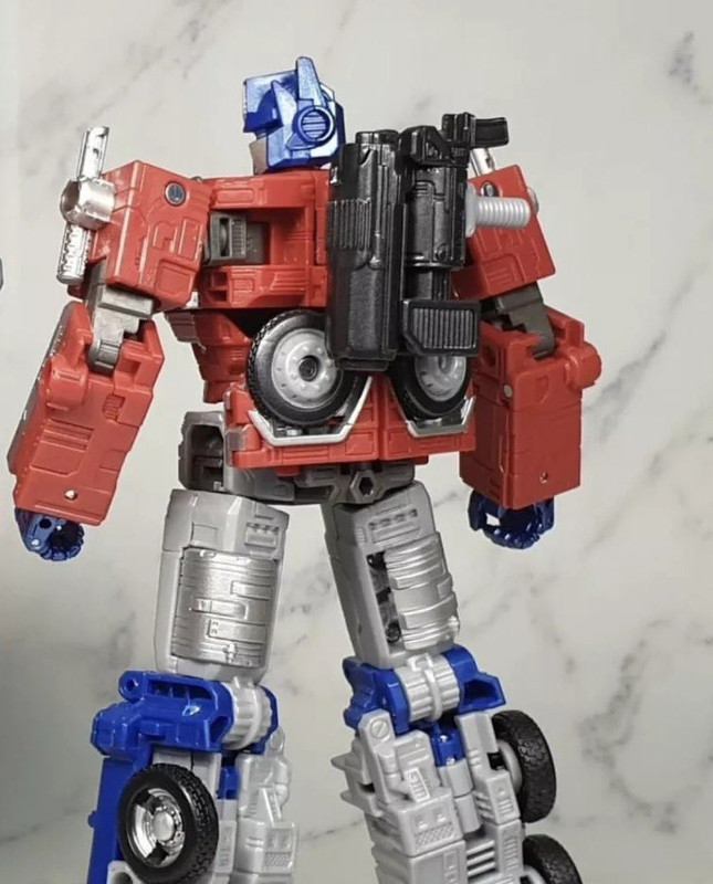 Siege-Earthrise-Optimus-Prime-03