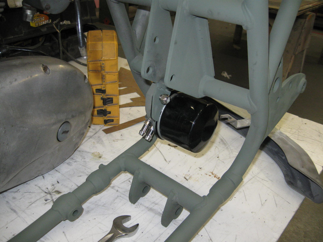 B25 oil filter 1