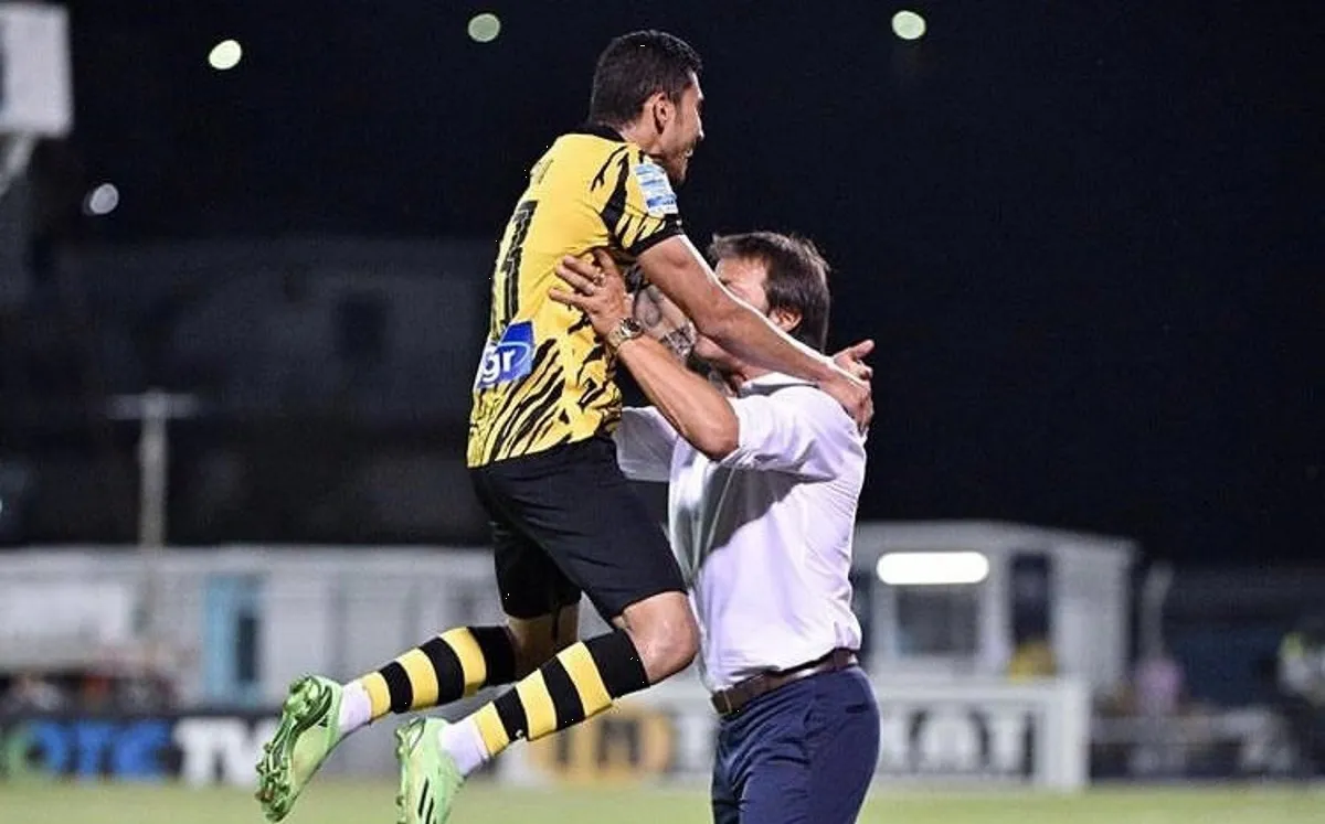 Orbelín Pineda anota el gol que le da el liderato al AEK Atenas de Grecia
