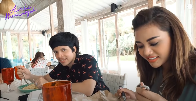 Atta Halilintar ungkap rasa masakan nasi goreng Aurel Hermansyah
