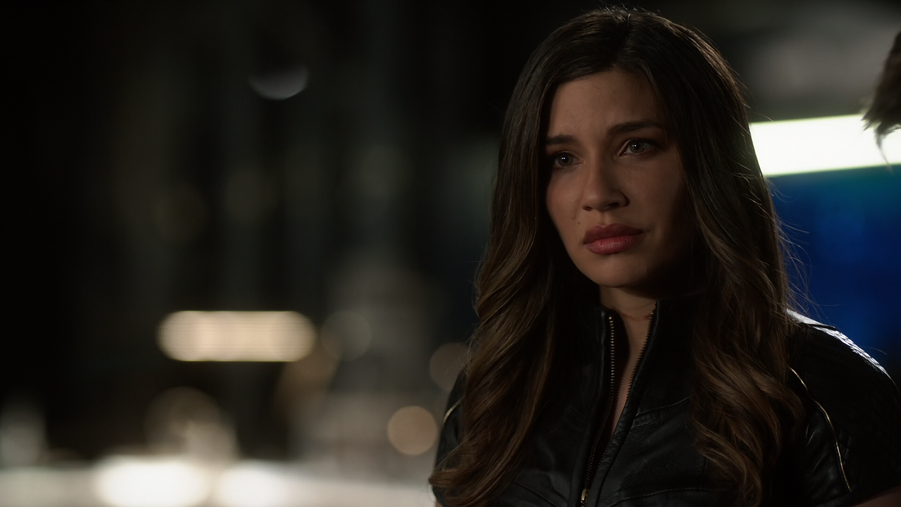 Arrow.S08E04.Present.Tense.1080p.10bit.BluRay.AAC5.1.HEVC-Vyndros.mkv_snapshot_20.05_[2020.05.15_01.