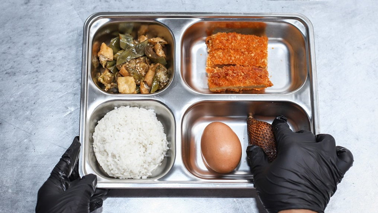 Rentetan Kasus Keracunan Massal Makan Bergizi Gratis di Berbagai Daerah