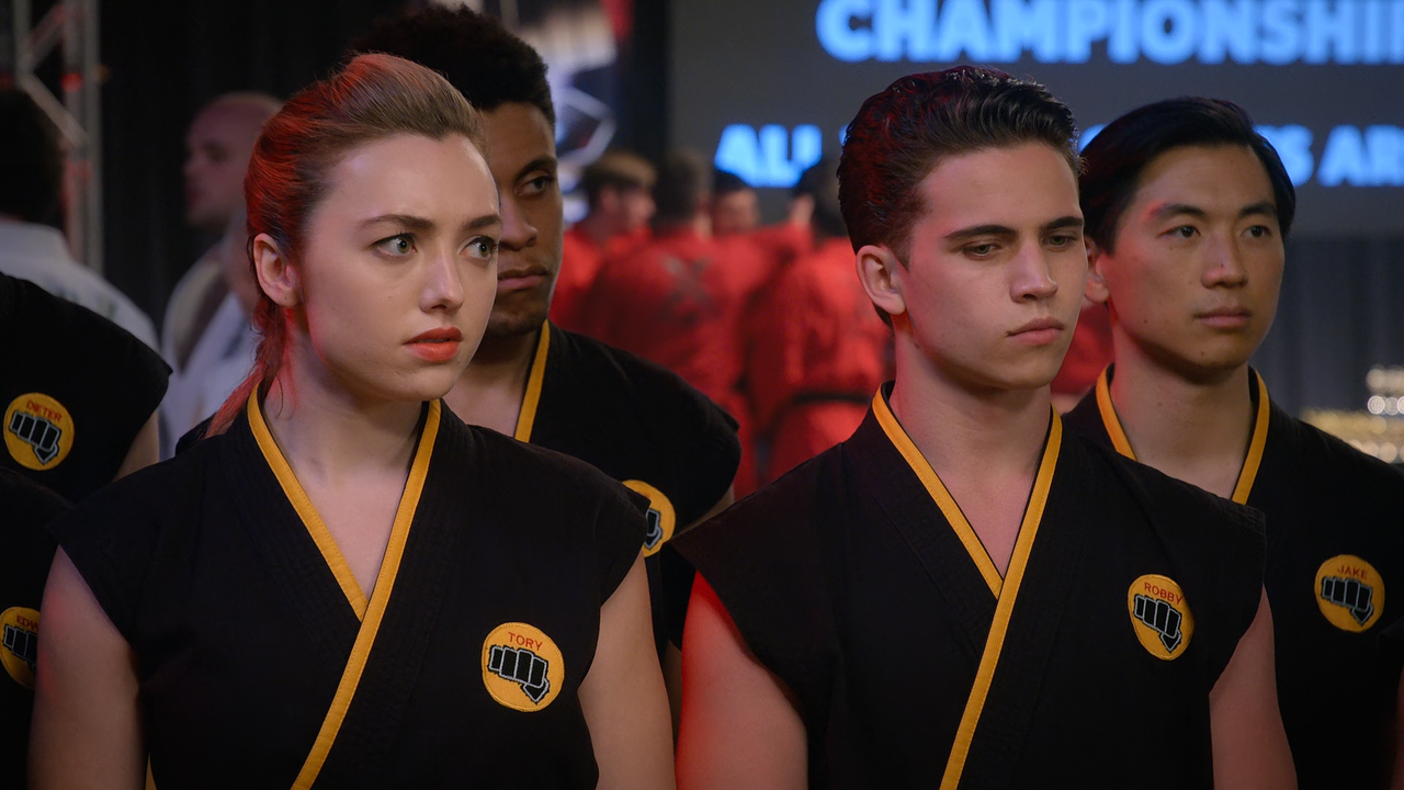 Cobra.Kai.S04E09.The.Fall.1080p.10bit.NF.WEB-DL.DDP5.1.HEVC-Vyndros.mkv_snapshot_05.39_[2022.01.19_0