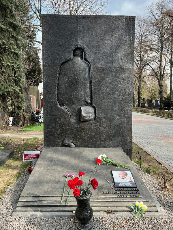 grave-zvanezky-m-m