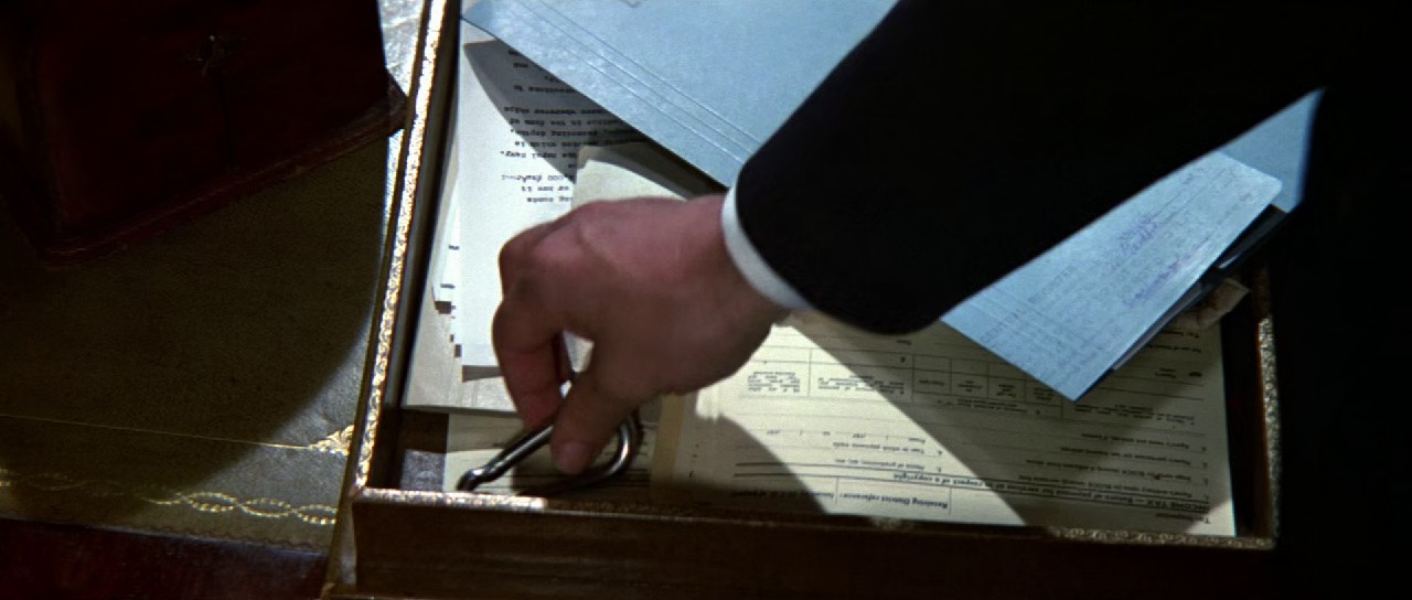 The-Living-Daylights-1987-Blu-Ray-Hindi-English-1080p-10bit-x265-HEVC-DDP-5-1-ESub-mkv-0001